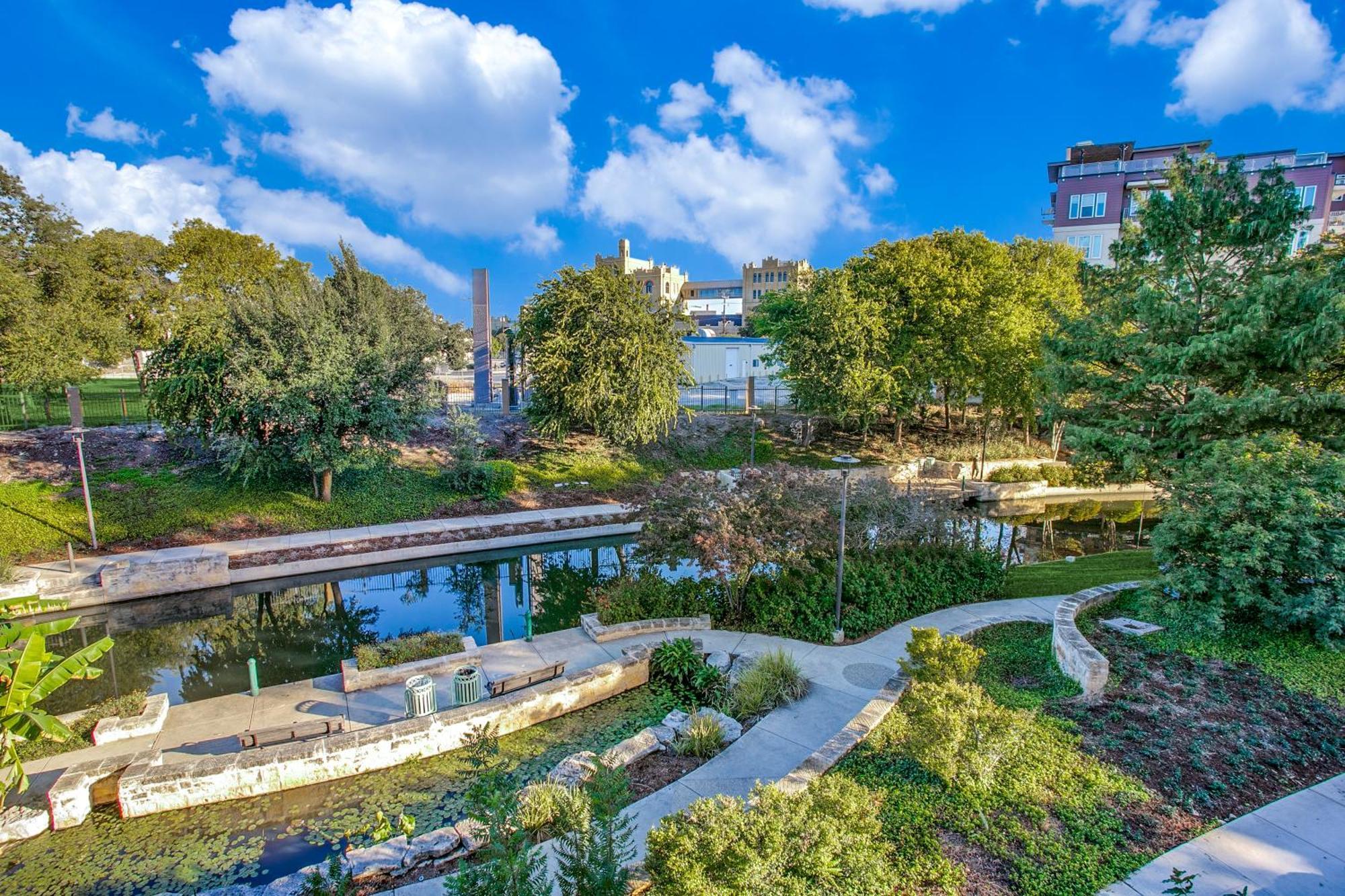 Lush Downtown Condo On Riverwalk W King Ste, Free Parking, Pet Friendly, Centrally Located On Riverwalk Σαν Αντόνιο Εξωτερικό φωτογραφία